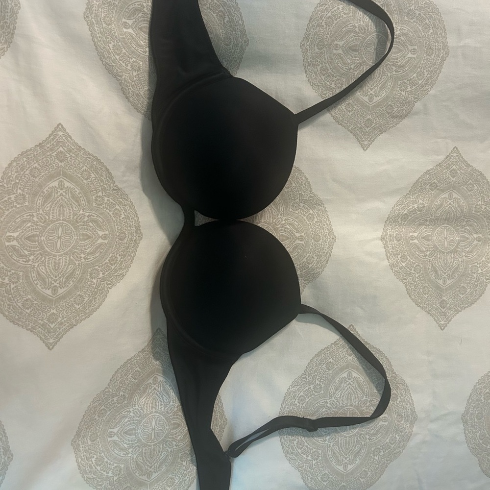 Victoria’s Secret Pink bombshell bra